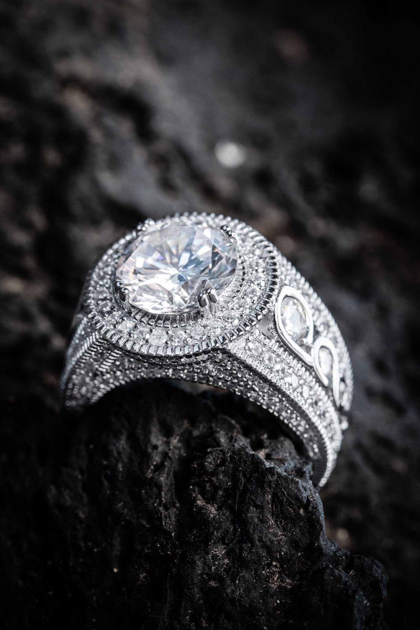 Brilliant-Cut Signet Ring  in  by Kingices